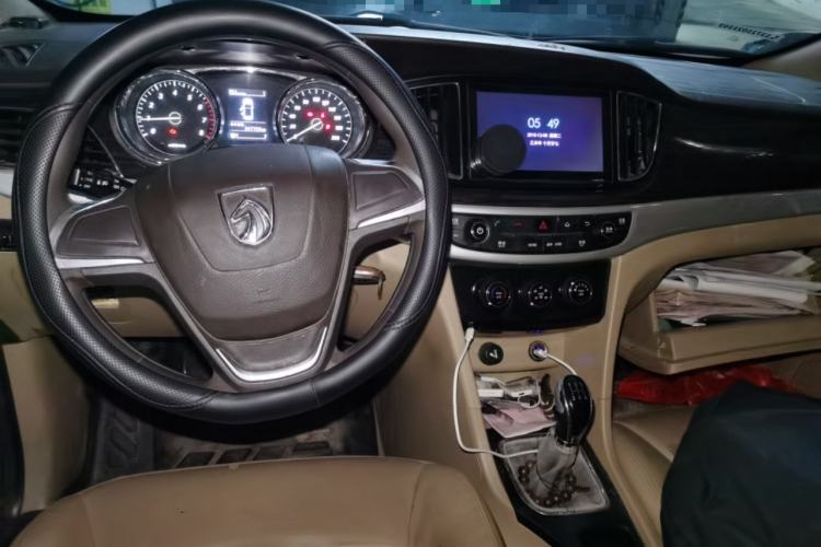 Used Baojun 730 2016 1.5L Manual Comfort Version 7 Seats China V Emission Standard Center Console