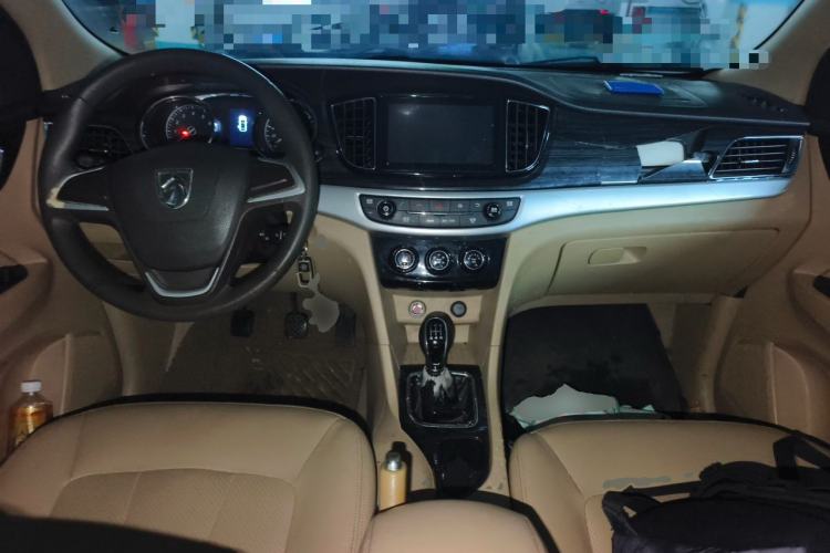Used Baojun 730 2016 1.5L Manual Comfort Version 7 Seats China V Emission Standard Center Console