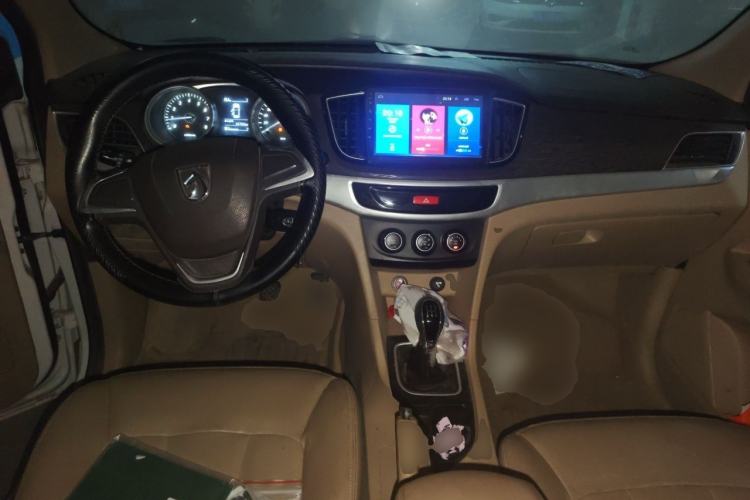 Used Baojun 730 2016 1.5L Manual Value Edition 7 Seats China V Emission Standard Center Console