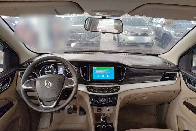 Used Baojun 730 2016 1.5L Manual Comfort Version 7 Seats China V Emission Standard Center Console
