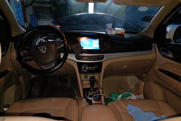 Used Baojun 730 2016 1.8L iAMT Luxury Model 7 Seats Center Console
