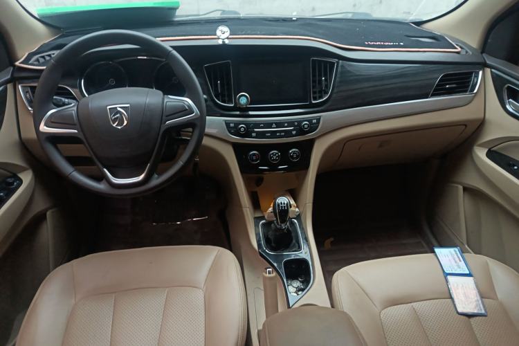 Used Baojun 730 2016 1.5L Manual Comfort Version 7 Seats China V Emission Standard Center Console