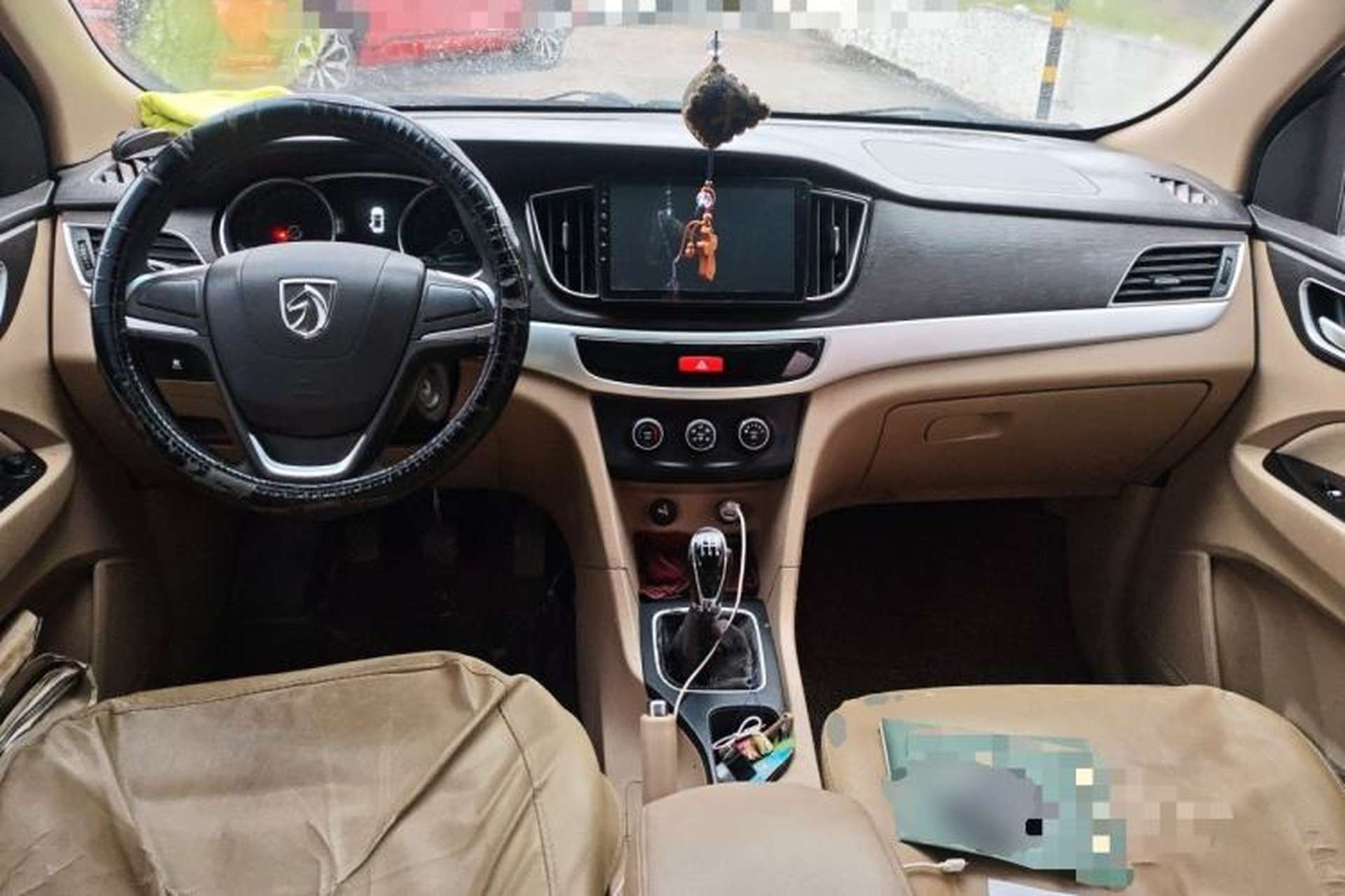 Used Baojun 730 2016 1.5L Manual Value Edition 7 Seats China V Emission Standard Center Console