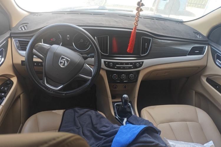 Used Baojun 730 2016 1.5L Manual Comfort Version 7 Seats China V Emission Standard Center Console