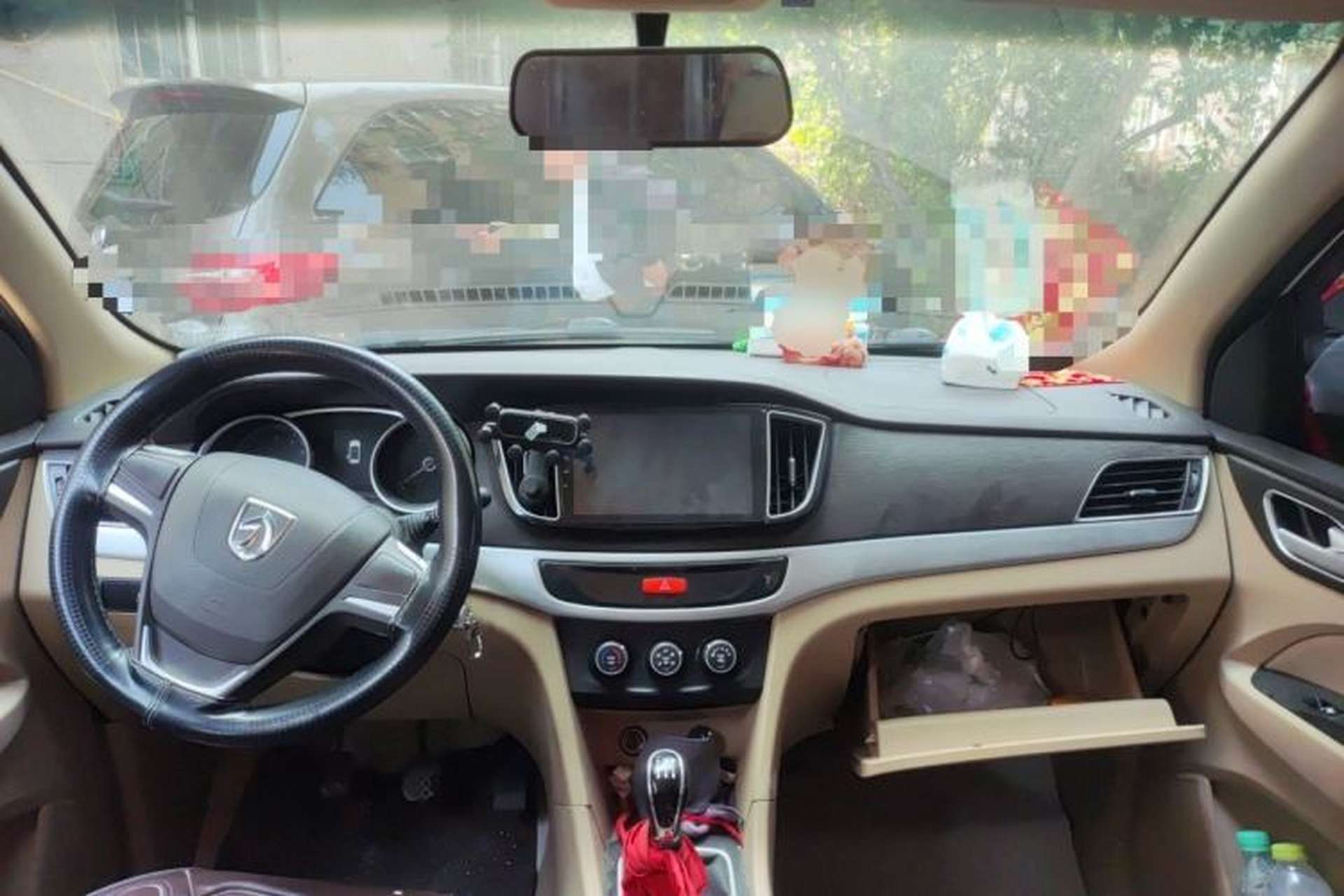 Used Baojun 730 2016 Revised 1.5L Manual Standard Version 7 Seats China V Emission Standard Center Console
