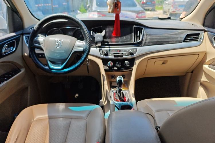Used Baojun 730 2016 1.5L Manual Comfort Version 7 Seats China V Emission Standard Center Console