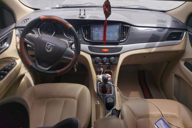 Used Baojun 730 2016 1.5L Manual Comfort Version 7 Seats China V Emission Standard Center Console