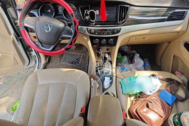 Used Baojun 730 2016 1.8L iAMT Comfort Version 7 Seats Center Console