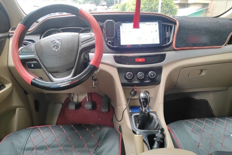 Used Baojun 730 2016 1.5L Manual Value Edition 5 Seats China V Emission Standard Center Console