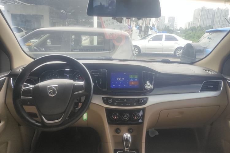 Used Baojun 730 2016 1.5L Manual Comfort Version 7 Seats China V Emission Standard Center Console