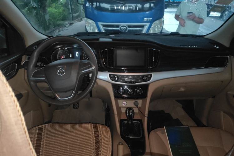 Used Baojun 730 2016 1.5L Manual Comfort Version 7 Seats China V Emission Standard Center Console