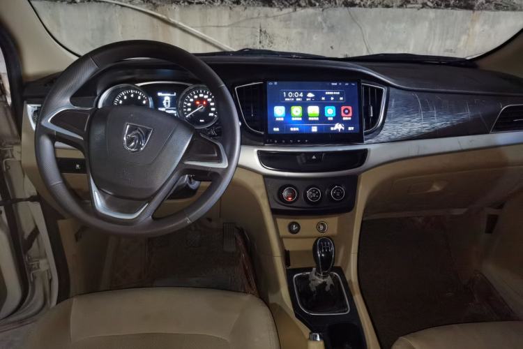 Used Baojun 730 2016 1.5L Manual Value Edition 7 Seats China V Emission Standard Center Console