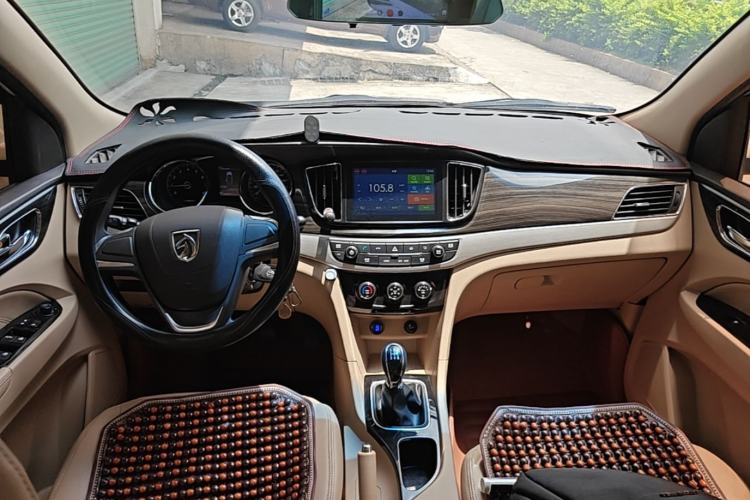 Used Baojun 730 2016 1.5L Manual Comfort Version 7 Seats China V Emission Standard Center Console