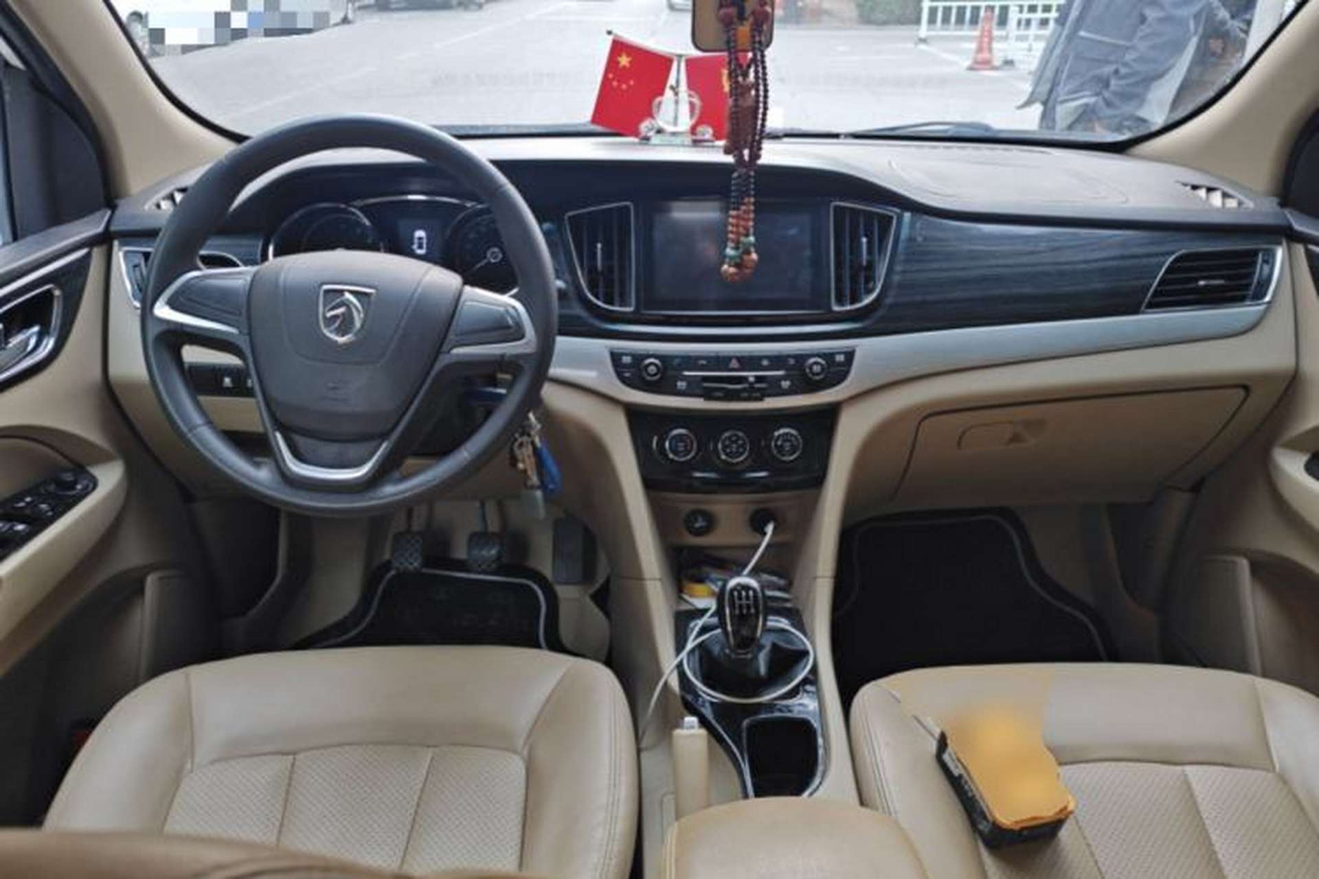 Used Baojun 730 2016 1.5L Manual Comfort Version 7 Seats China V Emission Standard Center Console