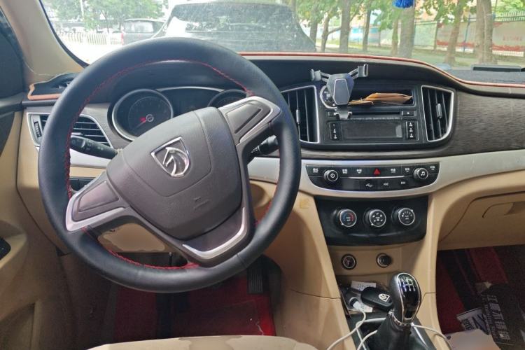 Used Baojun 730 2016 1.5L Manual Value Edition 7 Seats China V Emission Standard Center Console