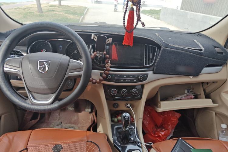 Used Baojun 730 2016 1.5L Manual Comfort Version 7 Seats China V Emission Standard Center Console