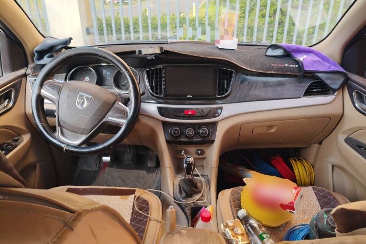 Used Baojun 730 2016 1.5L Manual Comfort Version 7 Seats China V Emission Standard Center Console