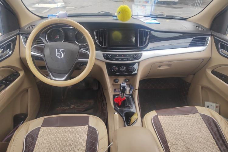 Used Baojun 730 2016 1.5L Manual Comfort Version 7 Seats China V Emission Standard Center Console