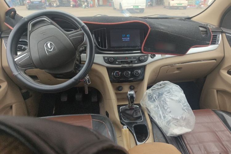 Used Baojun 730 2016 1.5L Manual Luxury Edition 7 Seats Center Console