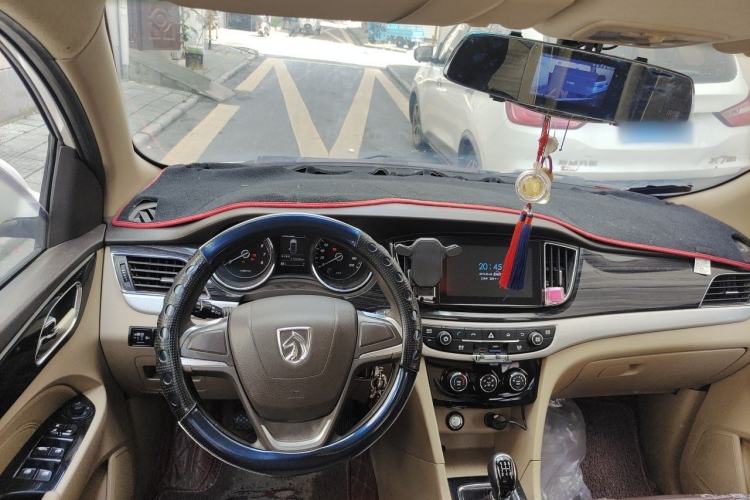 Used Baojun 730 2016 1.8L Manual Comfort Version 7 Seats Center Console
