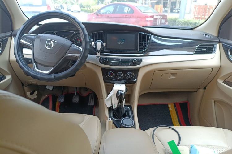 Used Baojun 730 2016 1.5L Manual Comfort Version 7 Seats China V Emission Standard Center Console