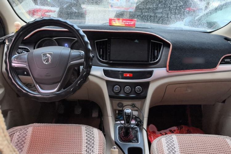 Used Baojun 730 2016 1.5L Manual Standard Version 5 Seats Center Console