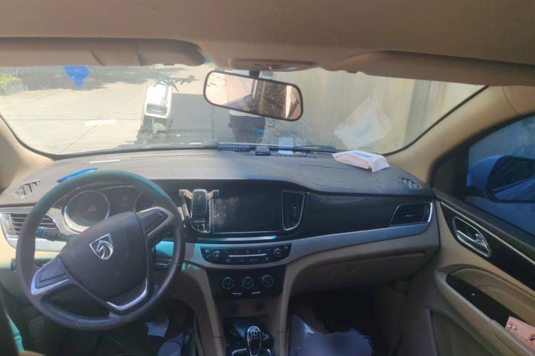 Used Baojun 730 2016 1.5L Manual Luxury Edition 7 Seats Center Console