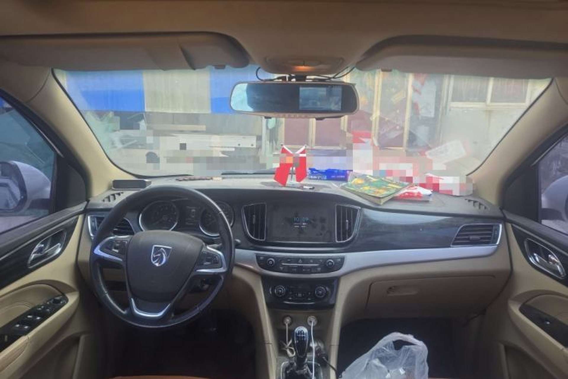 Used Baojun 730 2016 1.5T Manual Luxury Edition 7 Seats Center Console