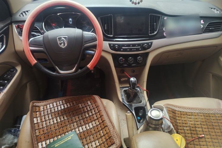 Used Baojun 730 2016 1.5L Manual Comfort Version 7 Seats China V Emission Standard Center Console
