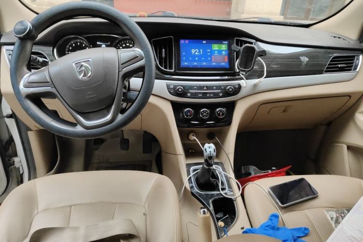 Used Baojun 730 2016 1.5L Manual Comfort Version 7 Seats China V Emission Standard Center Console