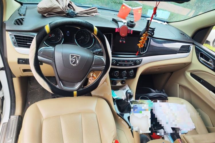 Used Baojun 730 2016 1.5L Manual Comfort Version 7 Seats China V Emission Standard Center Console
