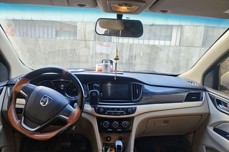 Used Baojun 730 2016 1.8L iAMT Comfort Version 7 Seats Center Console