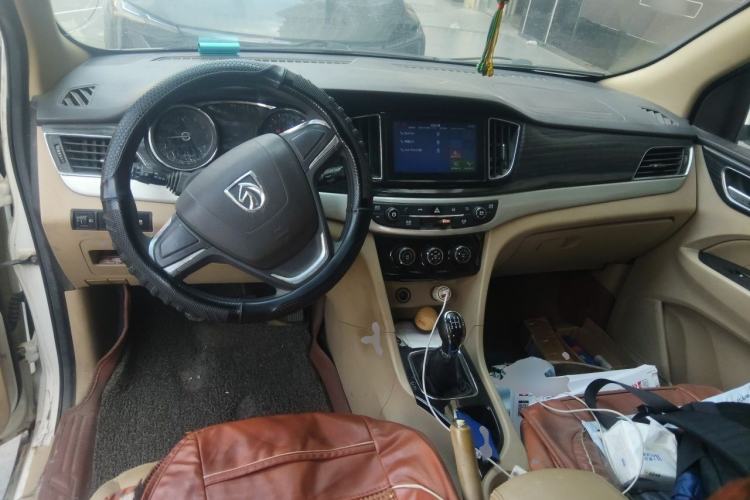 Used Baojun 730 2016 1.5L Manual Comfort Version 7 Seats China V Emission Standard Center Console