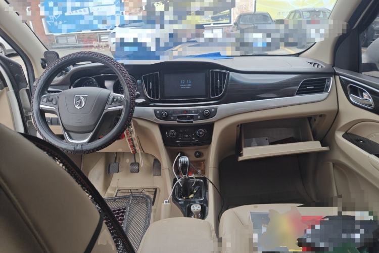 Used Baojun 730 2016 1.5L Manual Luxury Edition 7 Seats Center Console