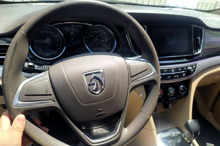 Used Baojun 730 2016 1.5L Manual Comfort Version 7 Seats China V Emission Standard Center Console