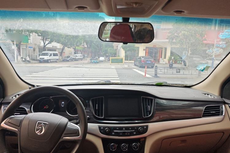 Used Baojun 730 2016 1.5L Manual Comfort Version 7 Seats China V Emission Standard Center Console