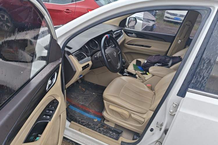 Used Baojun 730 2016 1.5L Manual Comfort Version 7 Seats China V Emission Standard Driver Seat