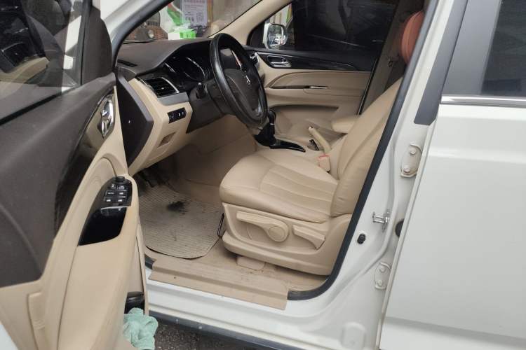 Used Baojun 730 2016 1.5L Manual Comfort Version 7 Seats China V Emission Standard Driver Seat
