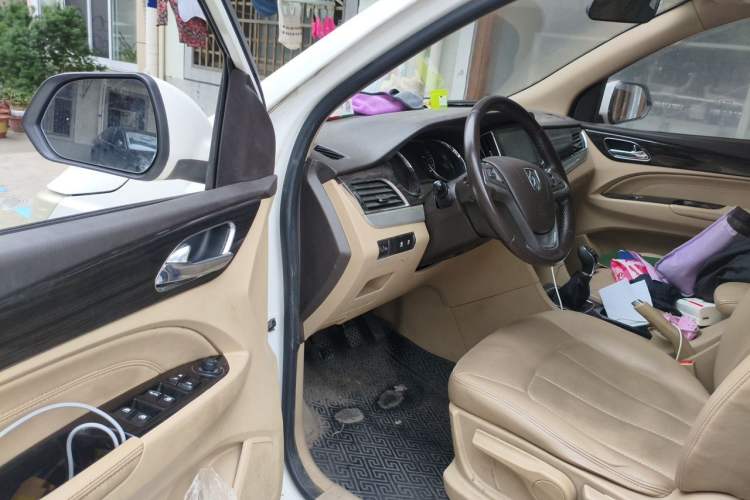 Used Baojun 730 2016 1.5L Manual Luxury Edition 7 Seats Driver Seat