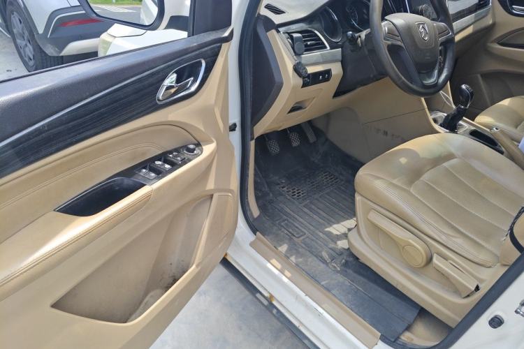 Used Baojun 730 2016 1.5L Manual Comfort Version 7 Seats China V Emission Standard Driver Seat
