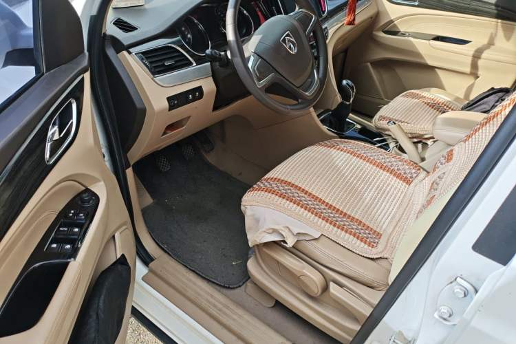 Used Baojun 730 2016 1.5L Manual Comfort Version 7 Seats China V Emission Standard Driver Seat