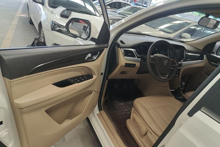 Used Baojun 730 2016 1.5L Manual Comfort Version 7 Seats China V Emission Standard Driver Seat