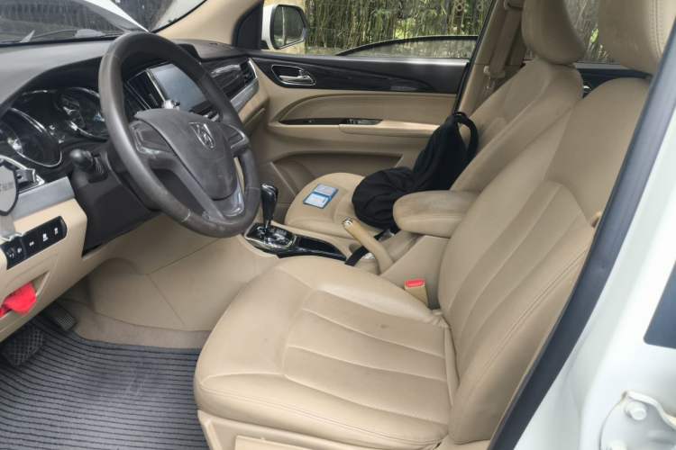 Used Baojun 730 2016 1.8L iAMT Comfort Version 7 Seats Driver Seat