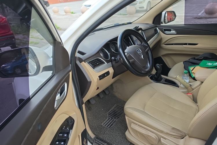 Used Baojun 730 2016 1.5L Manual Value Edition 7 Seats China V Emission Standard Driver Seat