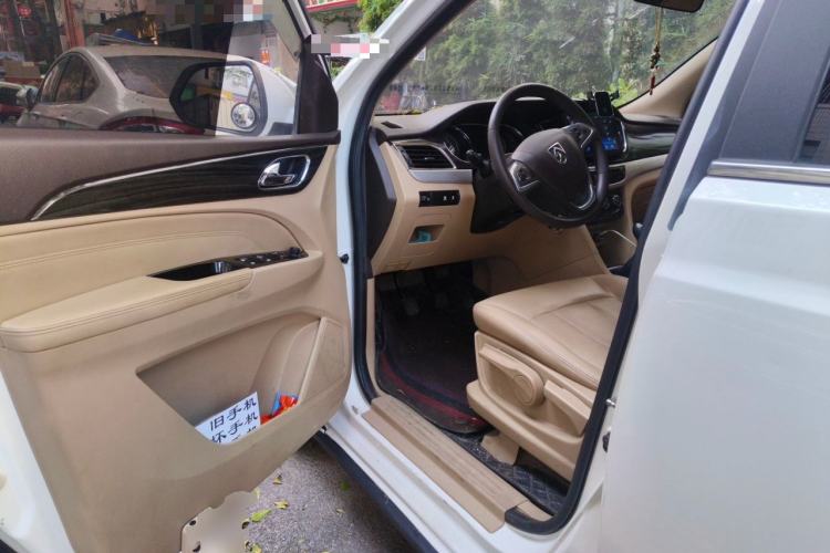 Used Baojun 730 2016 1.5L Manual Comfort Version 7 Seats China V Emission Standard Driver Seat