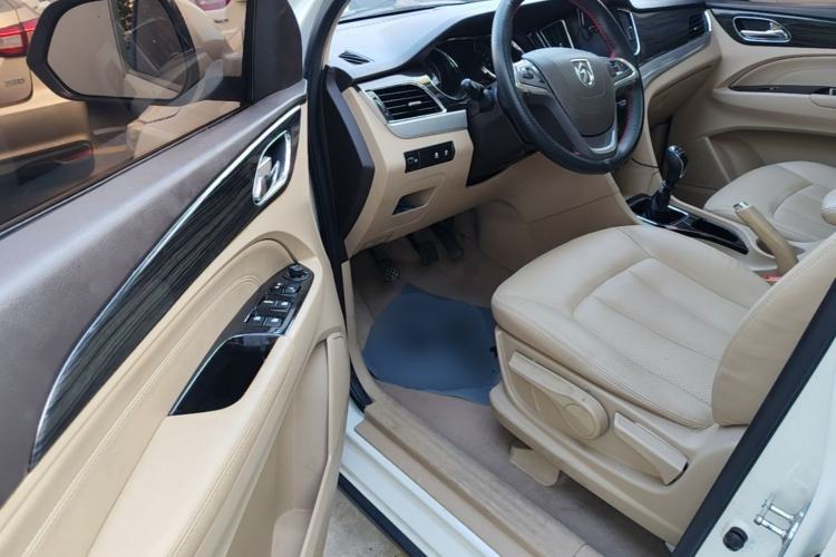 Used Baojun 730 2016 1.5T Manual Luxury Edition 7 Seats Driver Seat