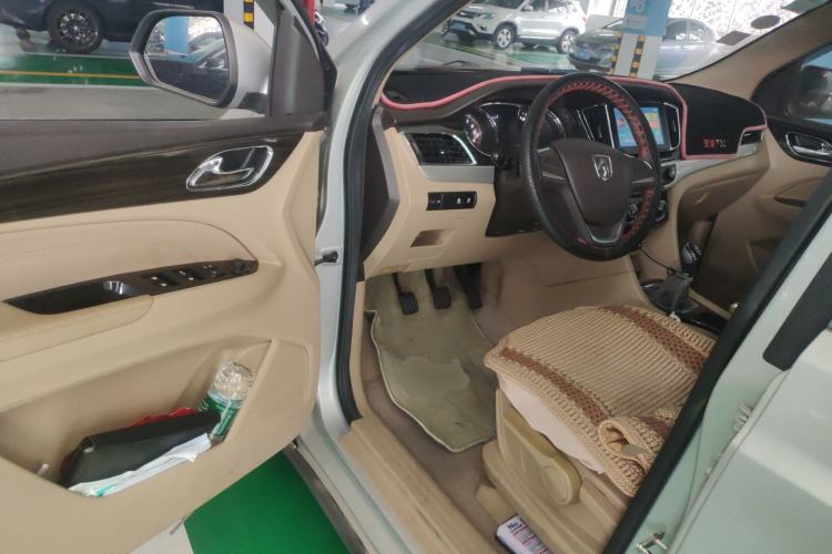 Used Baojun 730 2016 1.5L Manual Comfort Version 7 Seats China V Emission Standard Driver Seat
