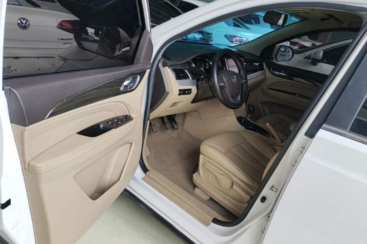 Used Baojun 730 2016 1.5L Manual Comfort Version 7 Seats China V Emission Standard Driver Seat