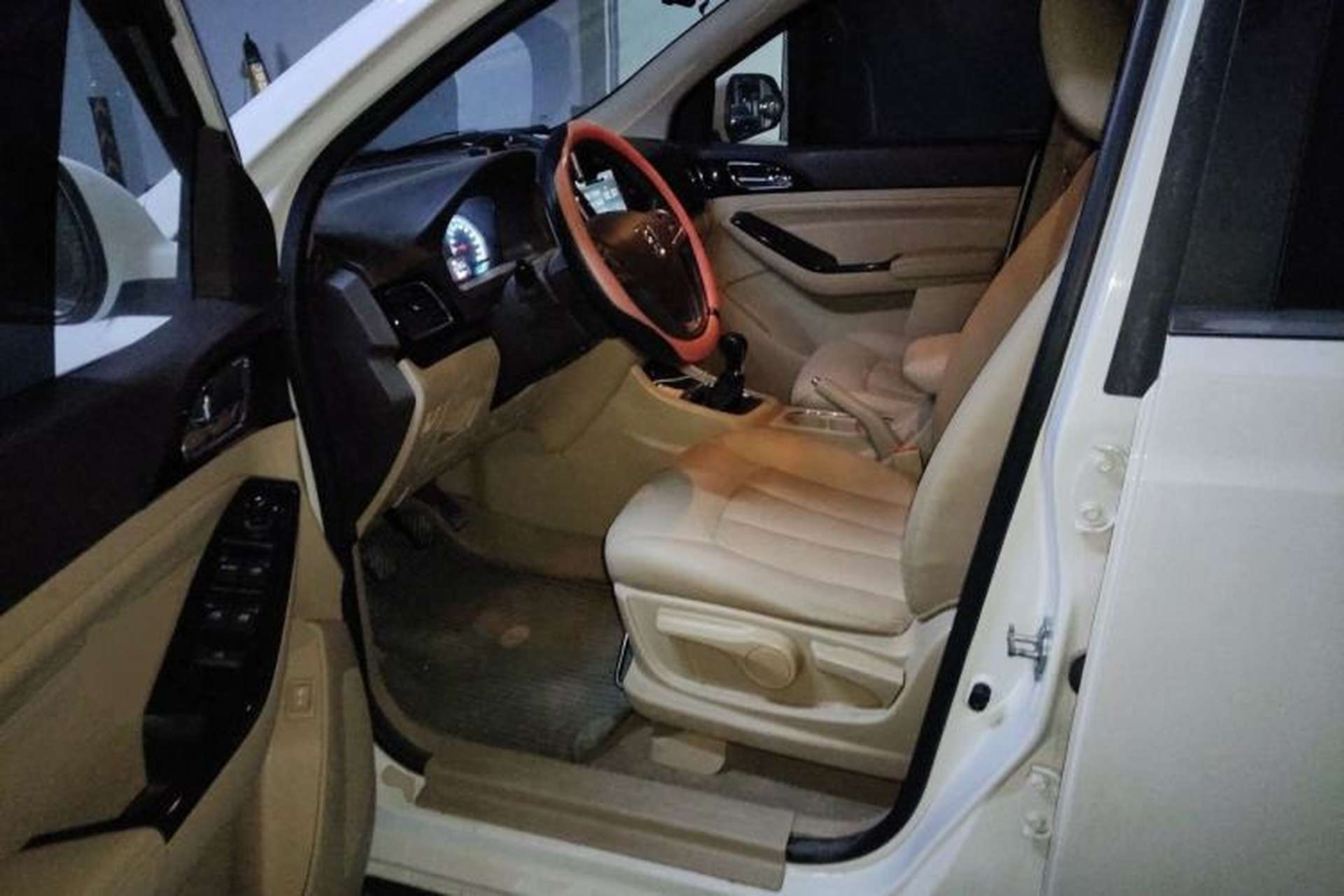 Used Baojun 730 2016 1.8L iAMT Luxury Model 7 Seats Driver Seat