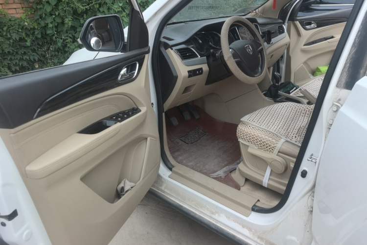 Used Baojun 730 2016 1.5L Manual Comfort Version 7 Seats China V Emission Standard Driver Seat